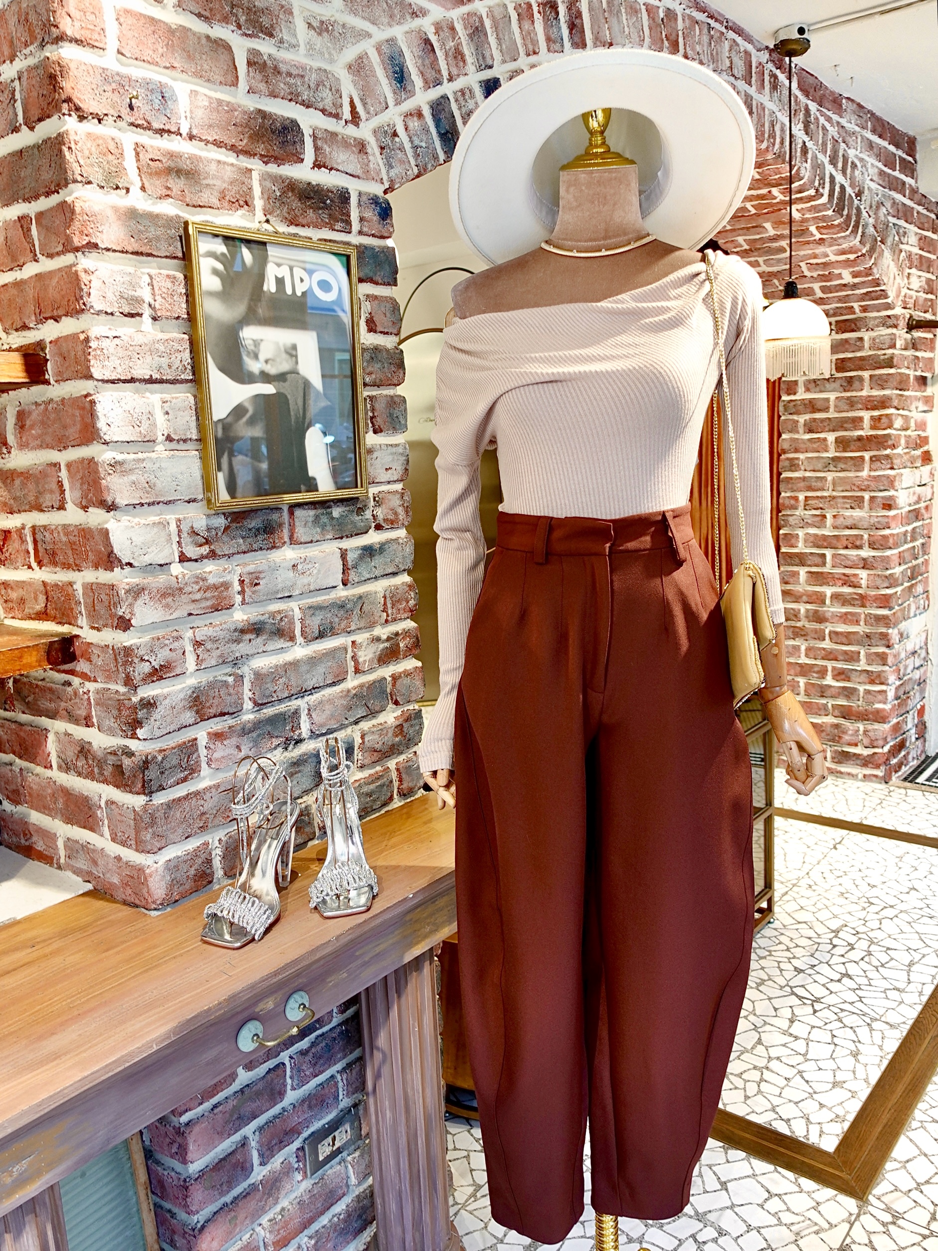 Taupe腮紅褐色露肩羅紋針織連身衣Bodysuit