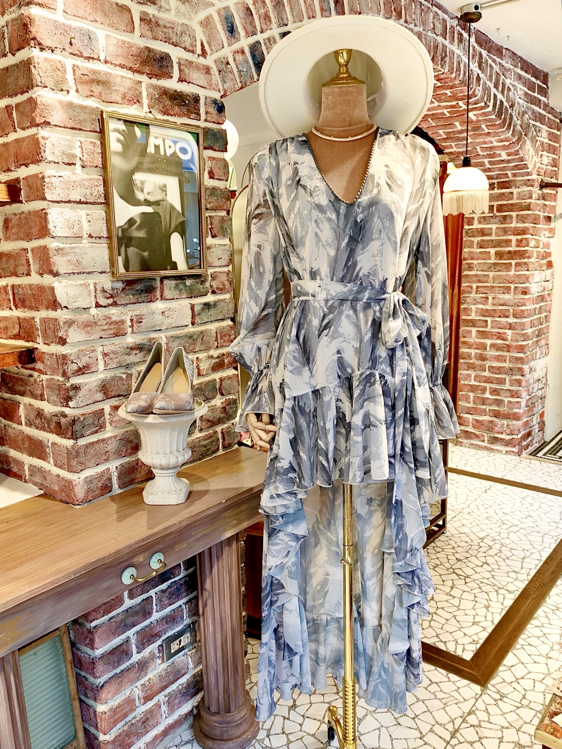 White Grey白灰色雪紡紗印花V領絲帶荷葉飾邊 Dress