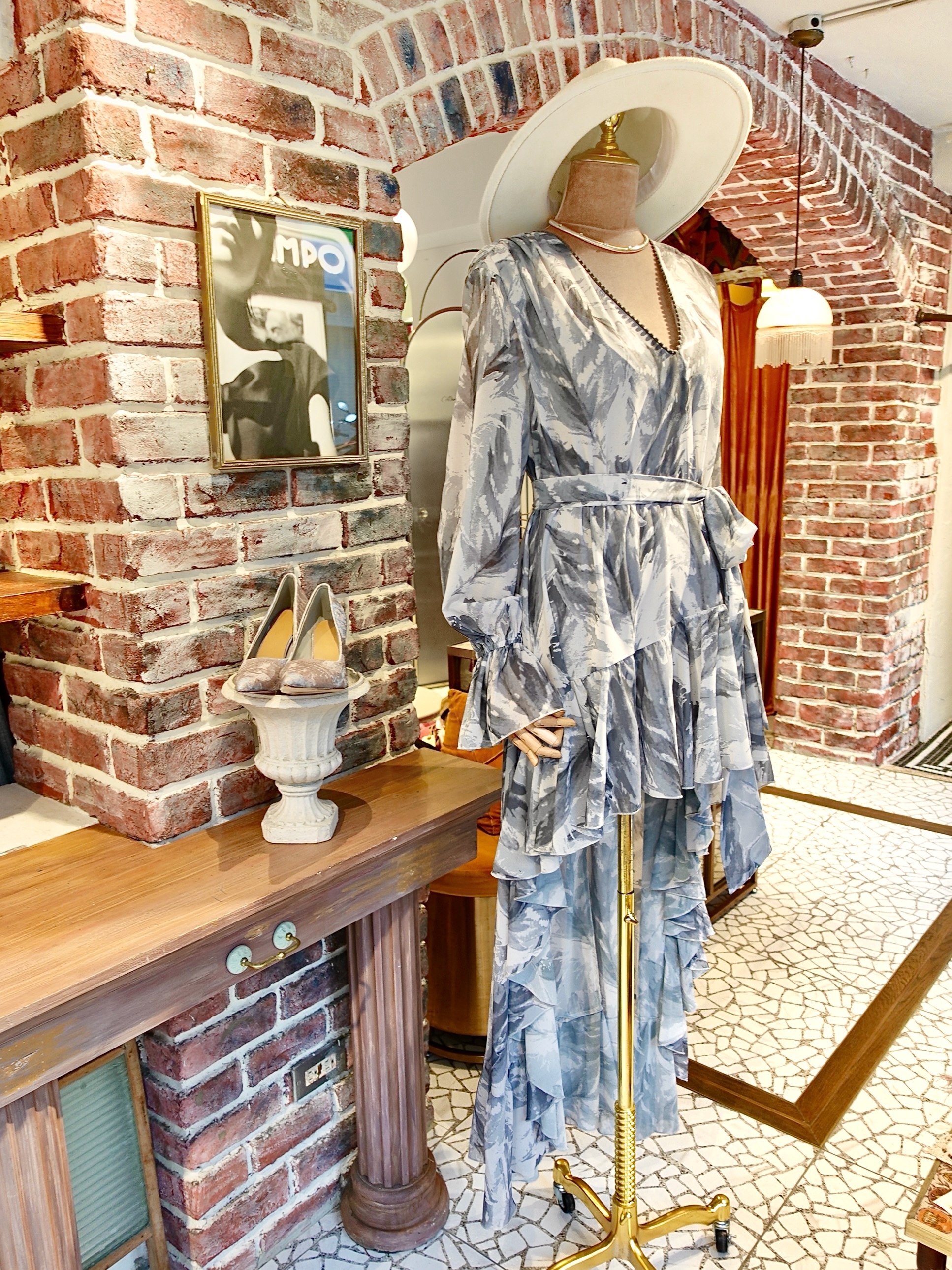 White Grey白灰色雪紡紗印花V領絲帶荷葉飾邊 Dress