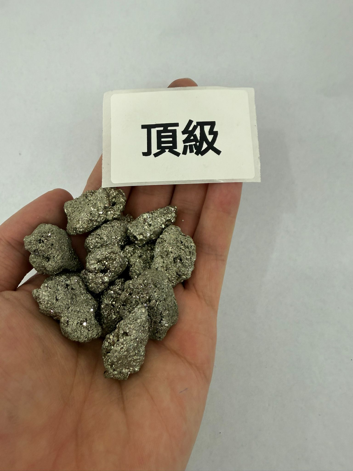 WH132 黃礦石每粒約10-25g 共有10-12粒