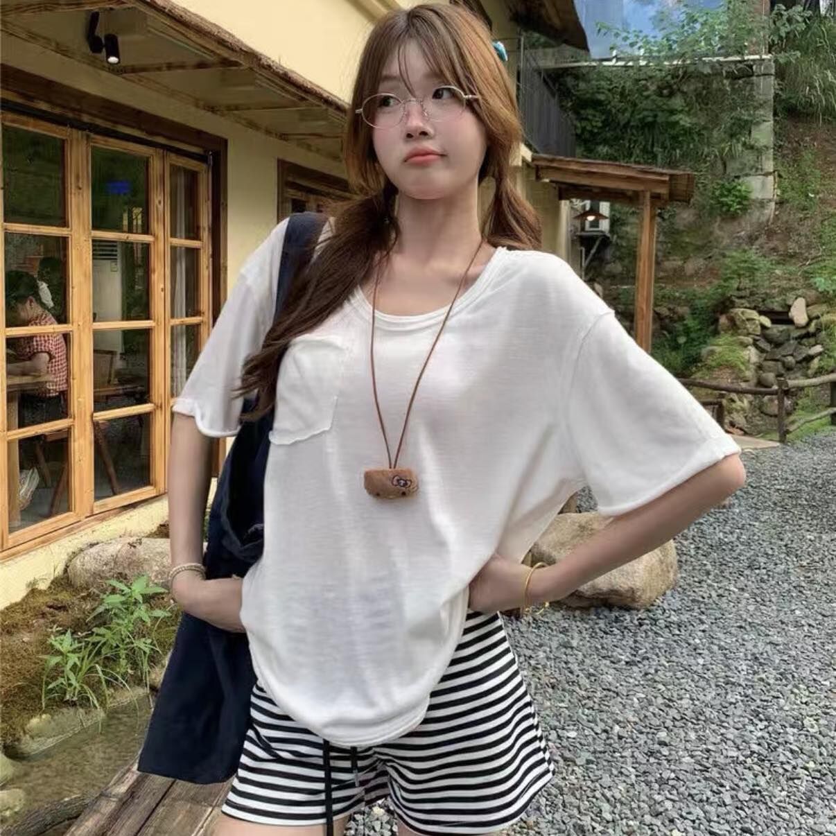 【慵懶又隨性的U領口袋上衣+條紋短褲套裝組】（現貨）