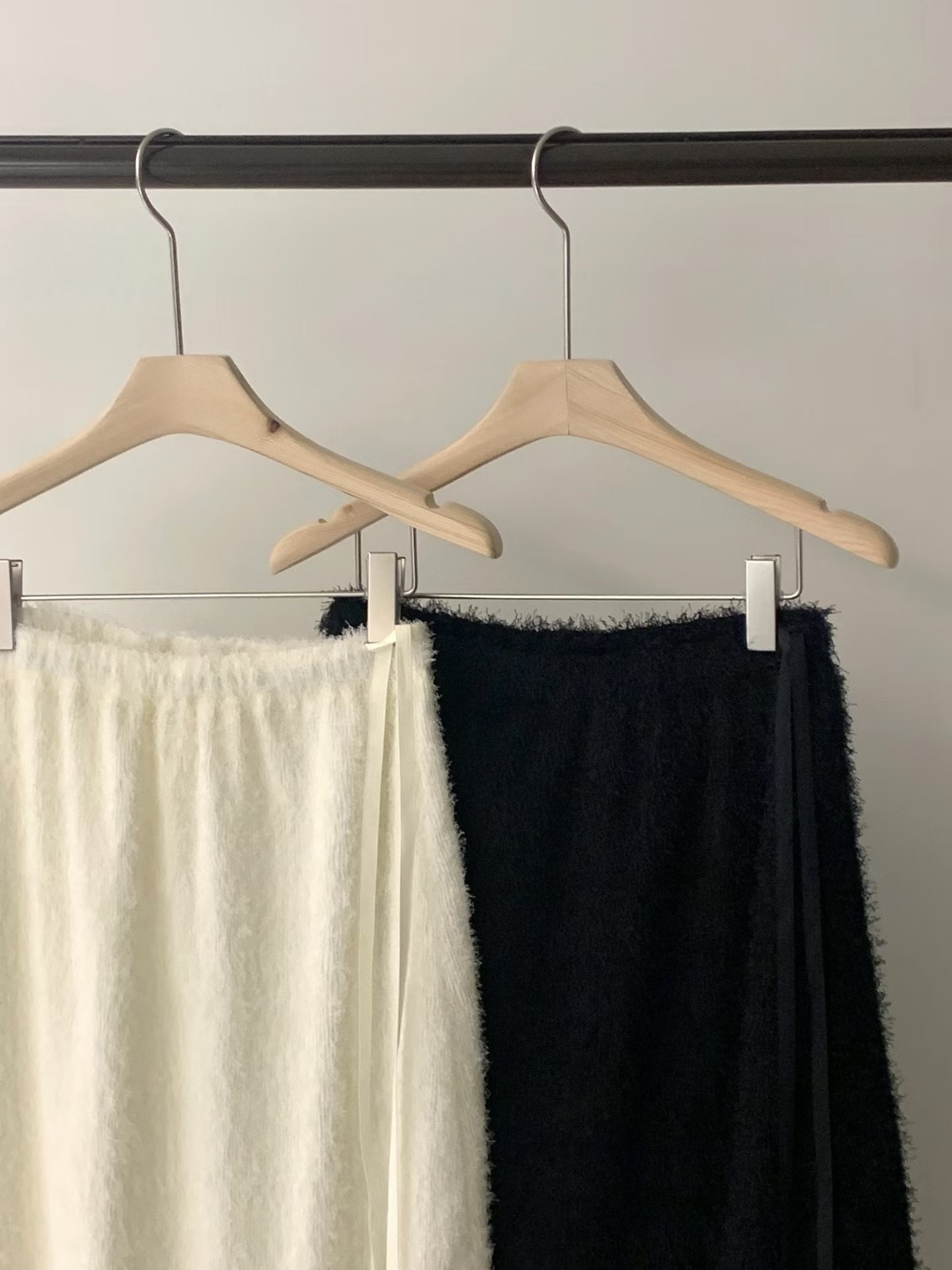 #228N712 羽毛般；柔韌美ruffle 擺半裙