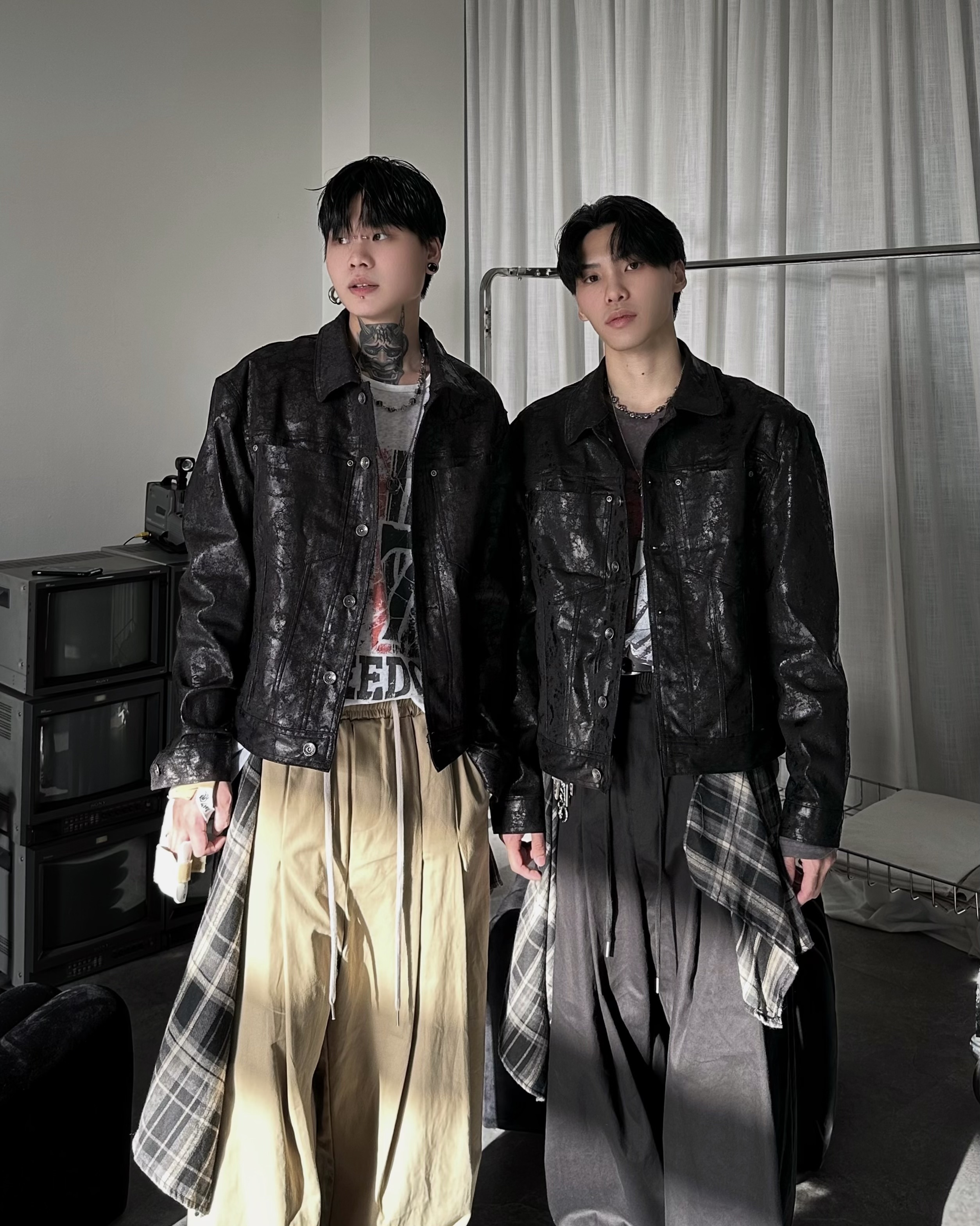 𝐇·𝐓·𝐒 韓國 裂紋造型 卯釘破壞 短版設計 皮革 冬季 寬鬆 夾克 外套