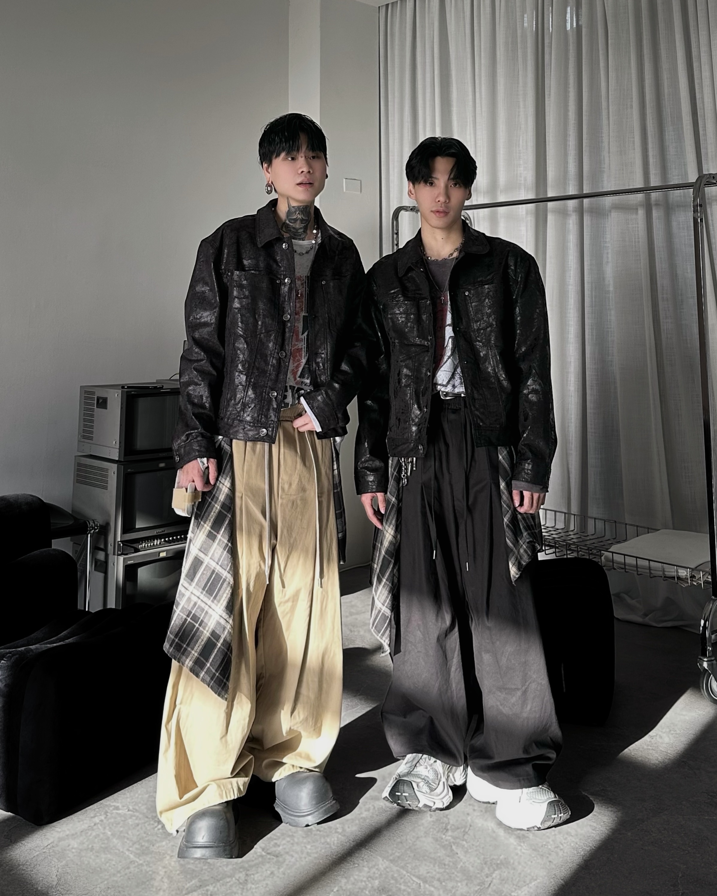 𝐇·𝐓·𝐒 韓國 裂紋造型 卯釘破壞 短版設計 皮革 冬季 寬鬆 夾克 外套