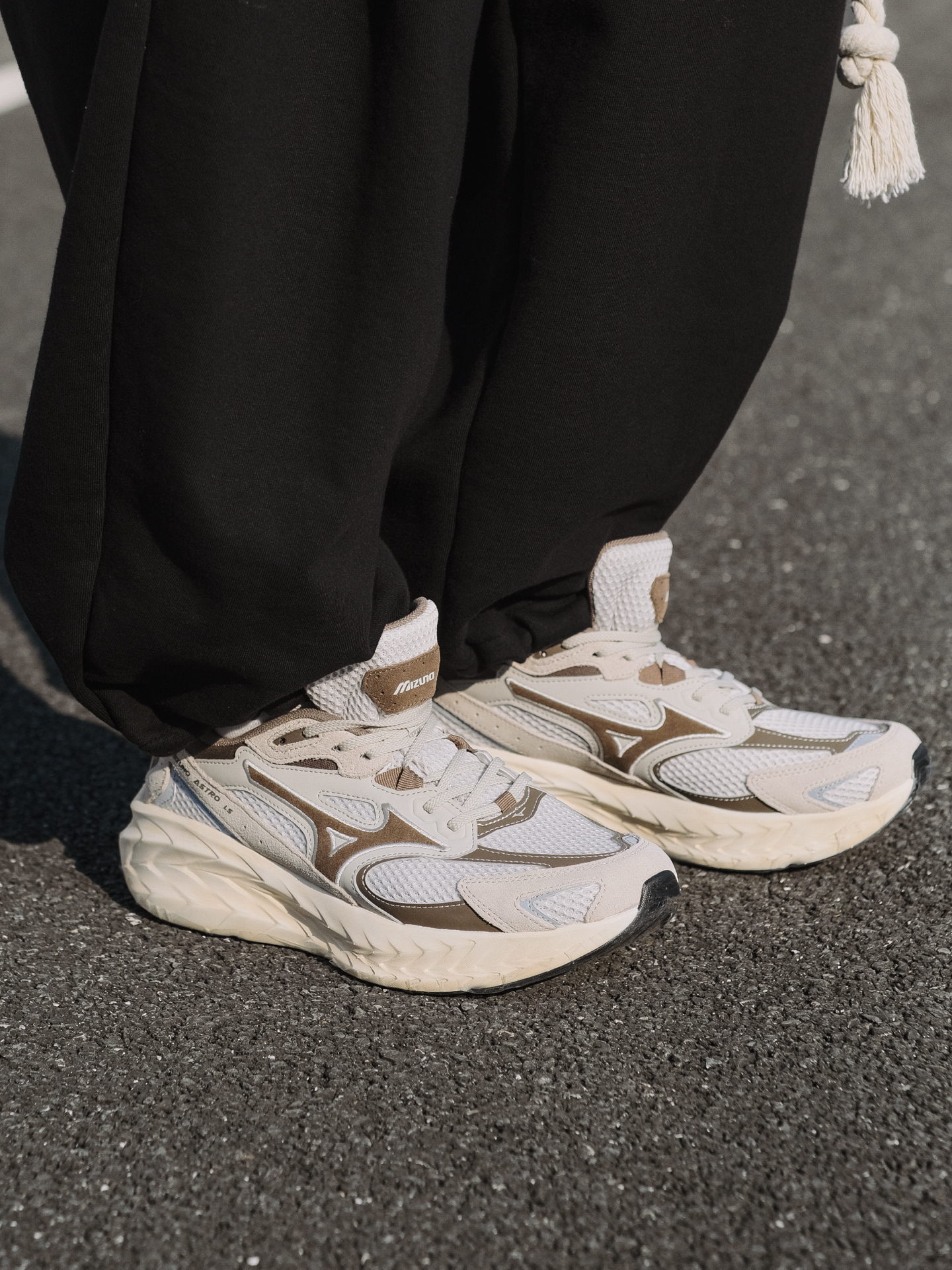 代購-<爆走千里鞋> Mizuno ASTRO LS 厚底增高 做舊 跑鞋 男女同款 銀樺木色 D1GH252110