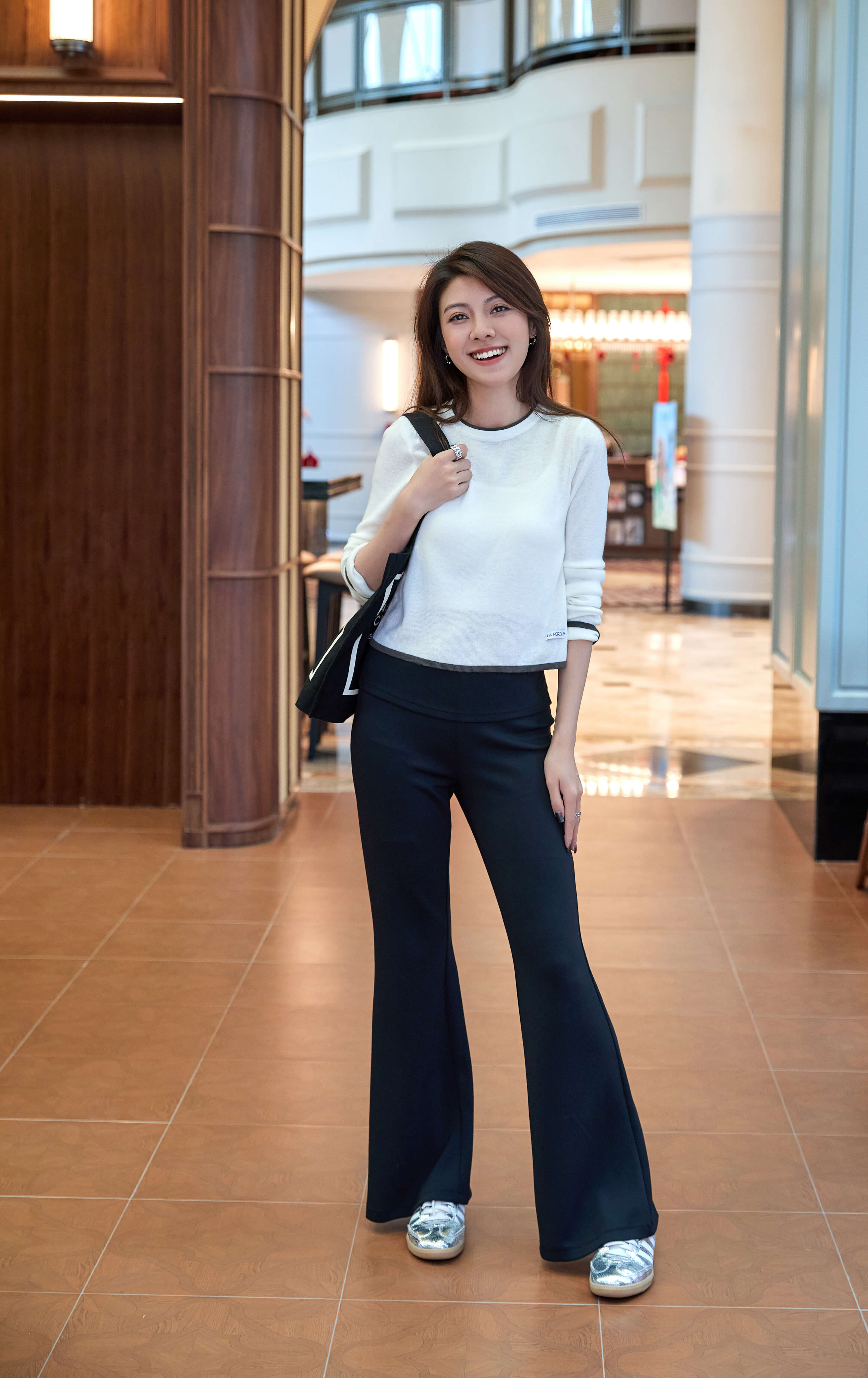 Mid-Rise Stretch Flared Pants_PT2412L03