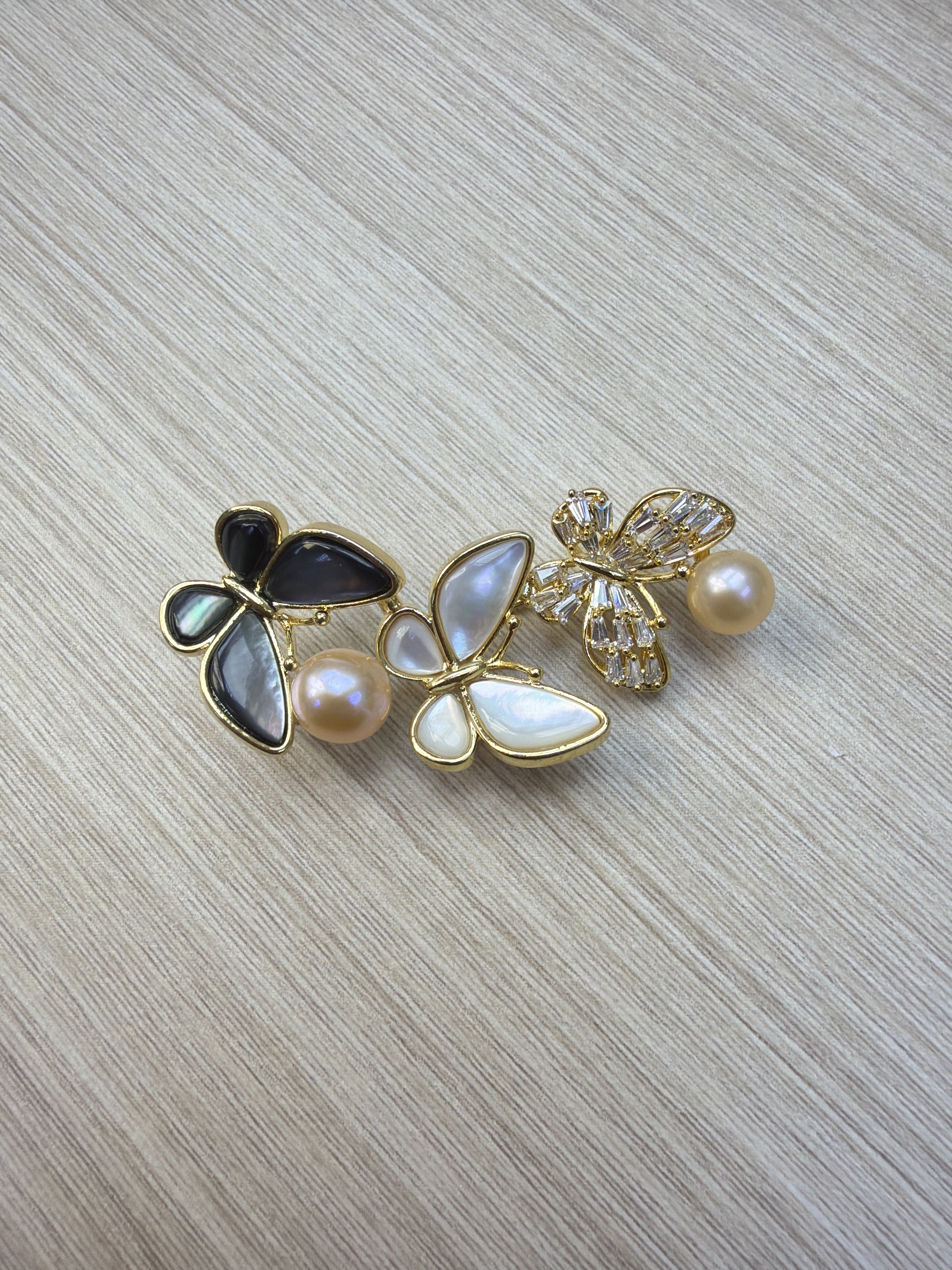 RK15 銅配件+淡水珍珠 三連蝴蝶扣針 (XZR0495009)