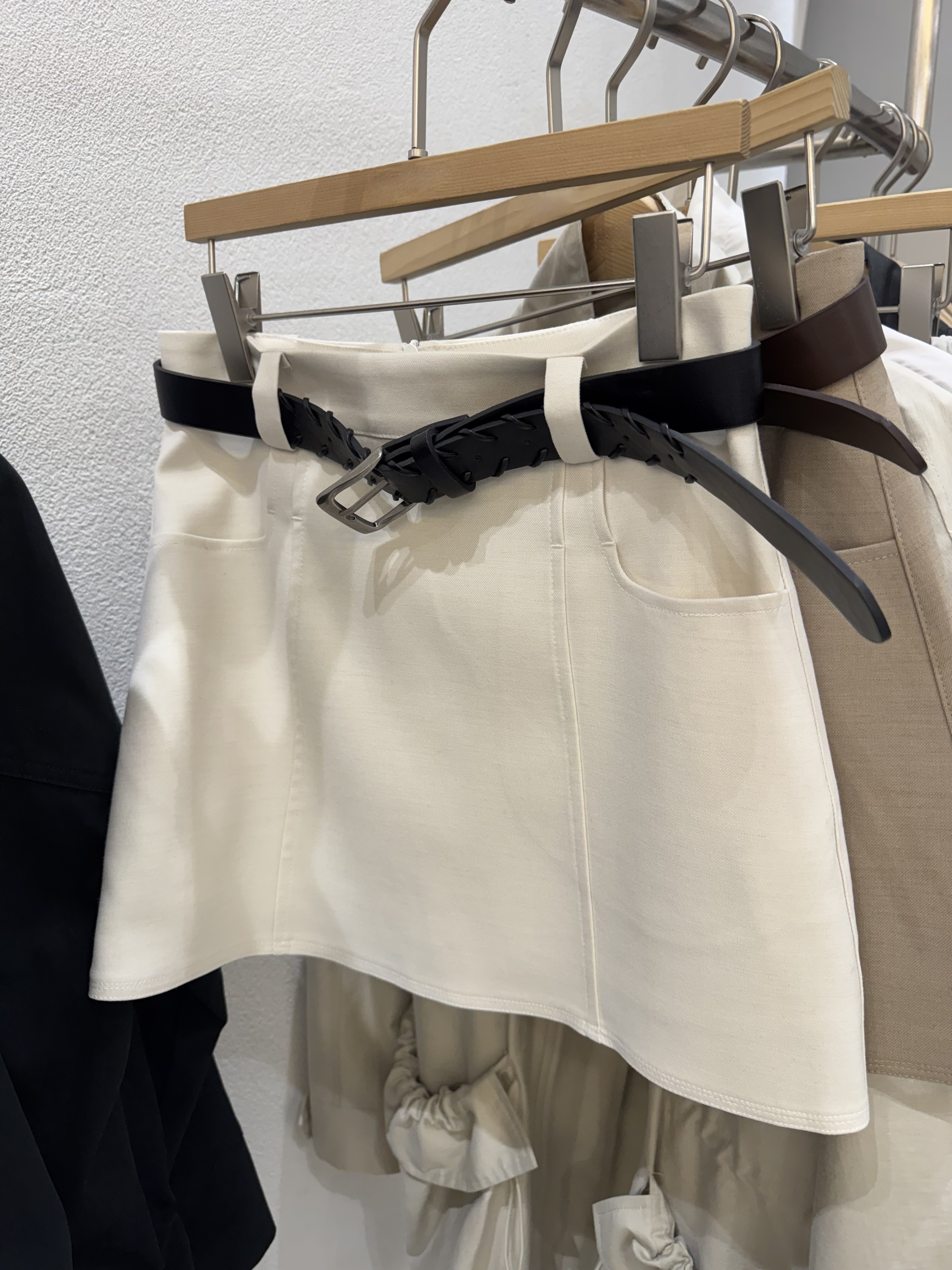 L01 皮帶短褲裙S/M/L(黑/米/白)