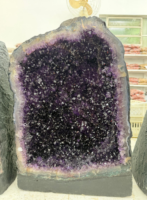 WH012 水晶洞 SS12 約 42 × 29 cm 約 28.8 kg