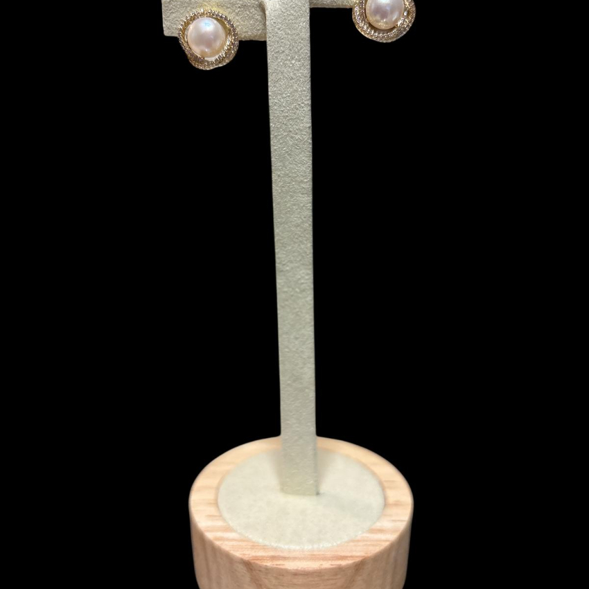 Three-tier elegant gold pearl earrings