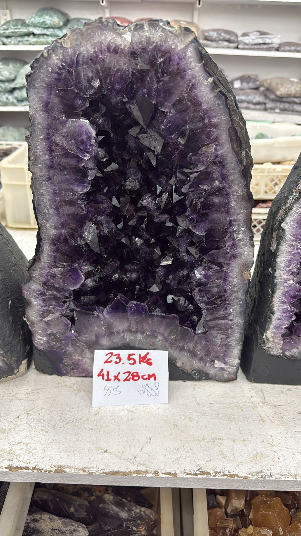 WH015 水晶洞 SS15 約 41 × 28 cm 約 23.5 kg