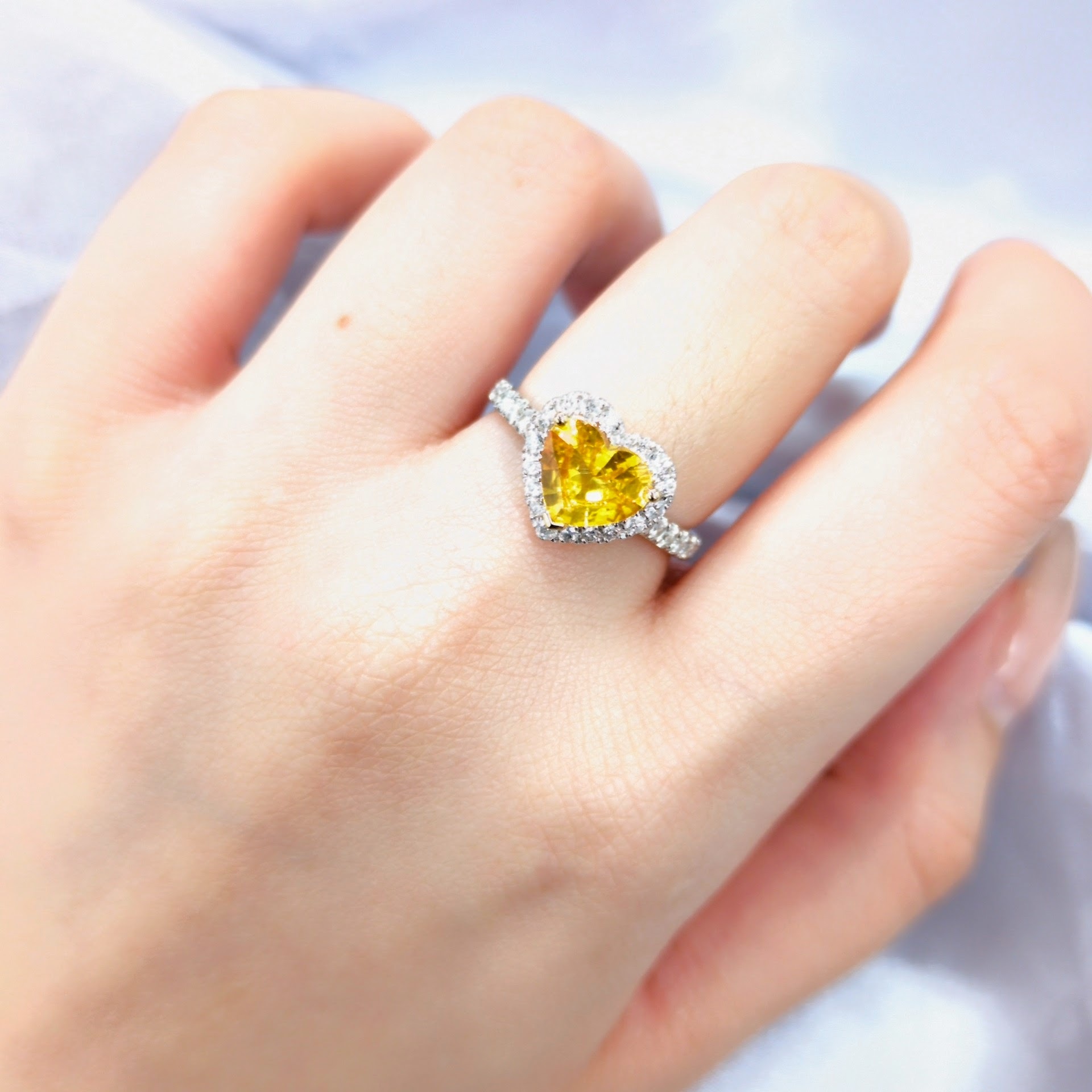 全新18K白金【單粒1卡29份黃寶石】配41份鑽石戒指