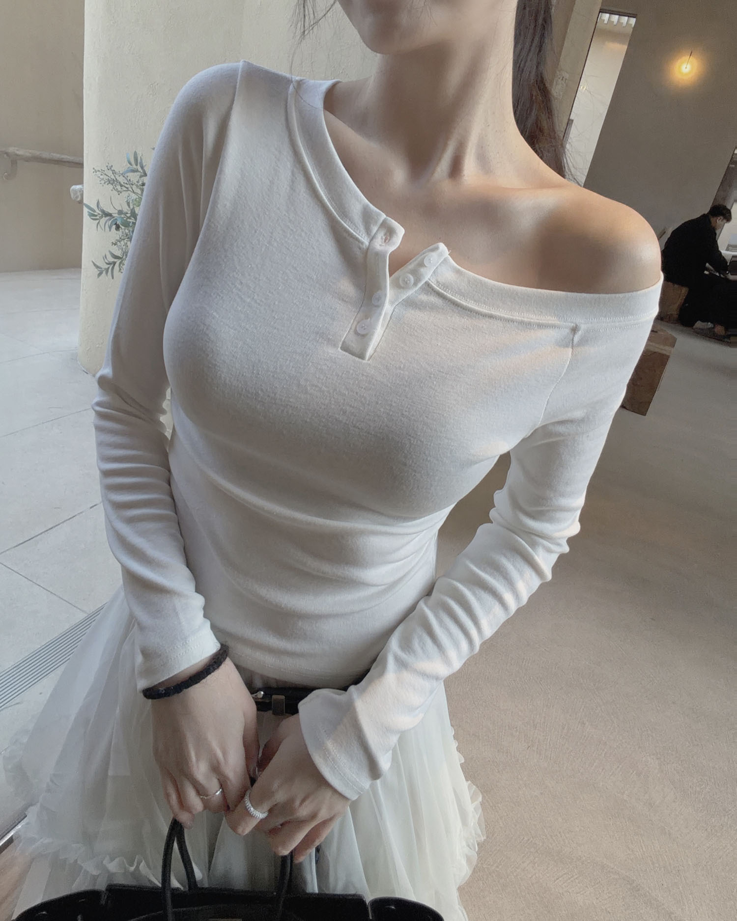 T3017 斜肩鈕釦長TEE / 純白