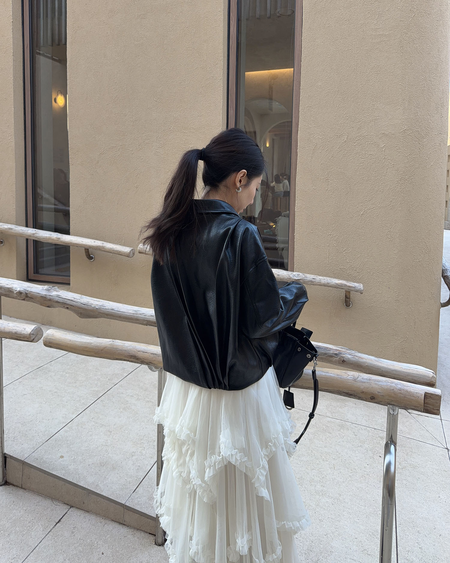 O3032 後斜抓皺皮外 / 黑