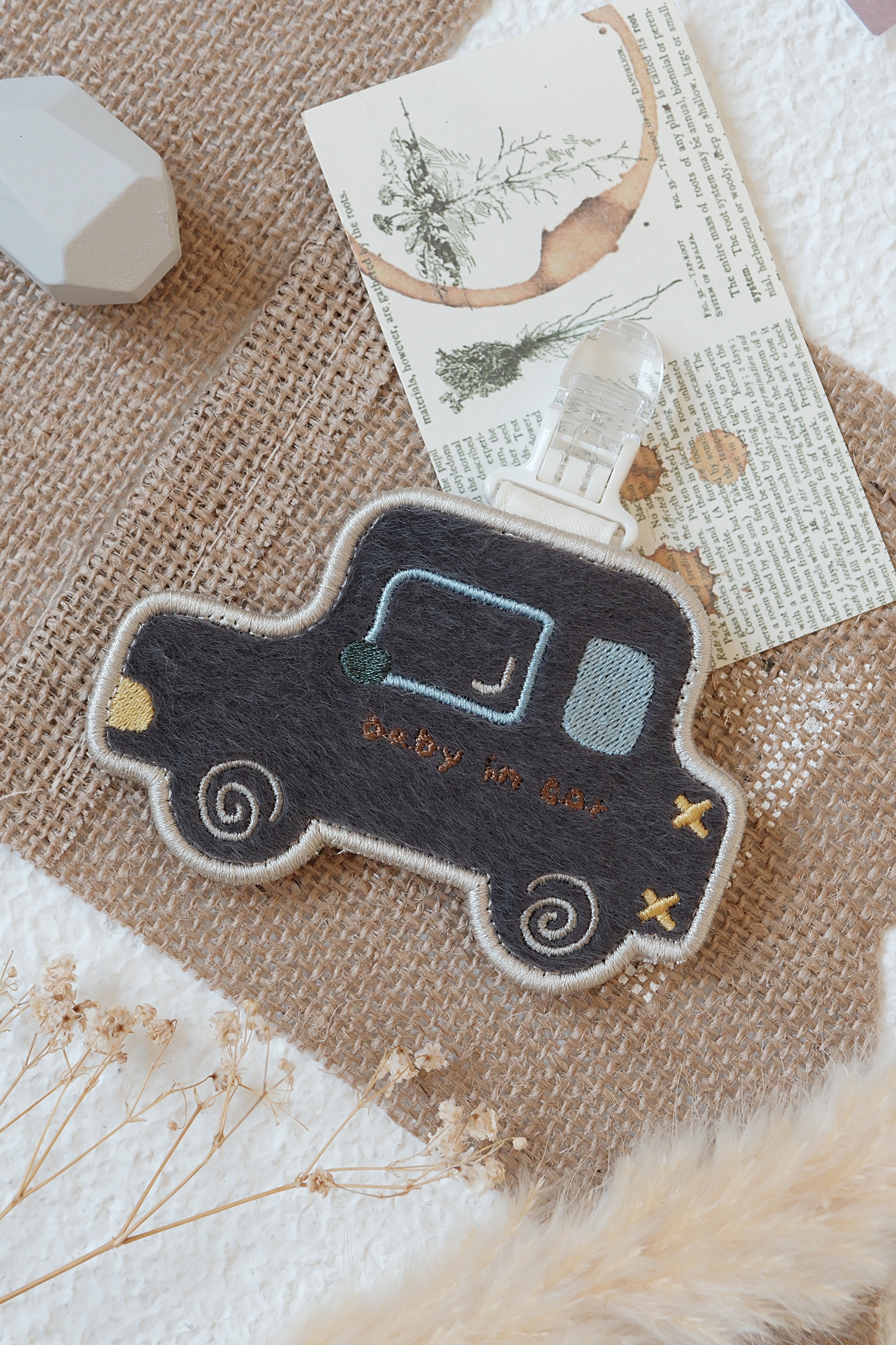 Hi Y.P store-刺繡平安符袋-獨家設計-寶貝的小汽車-深藍