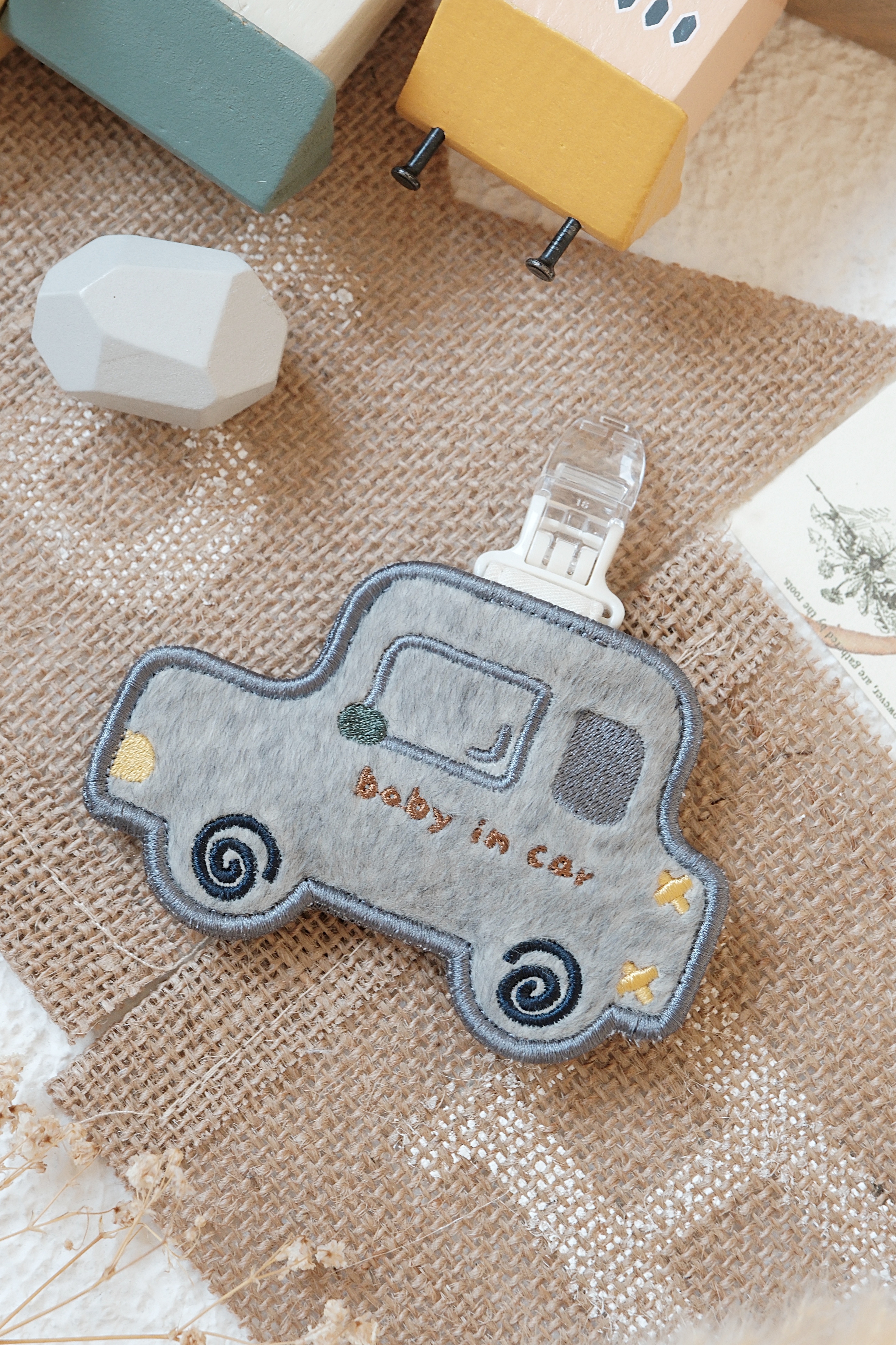 Hi Y.P store-刺繡平安符袋-獨家設計-寶貝的小汽車-灰