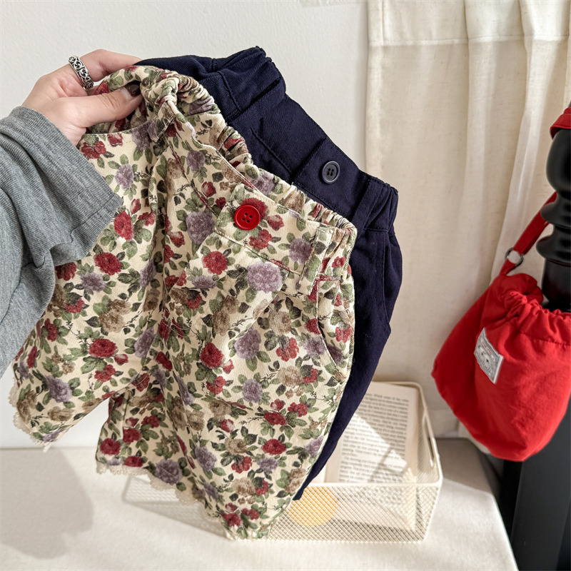 蕾絲滾邊五分短褲