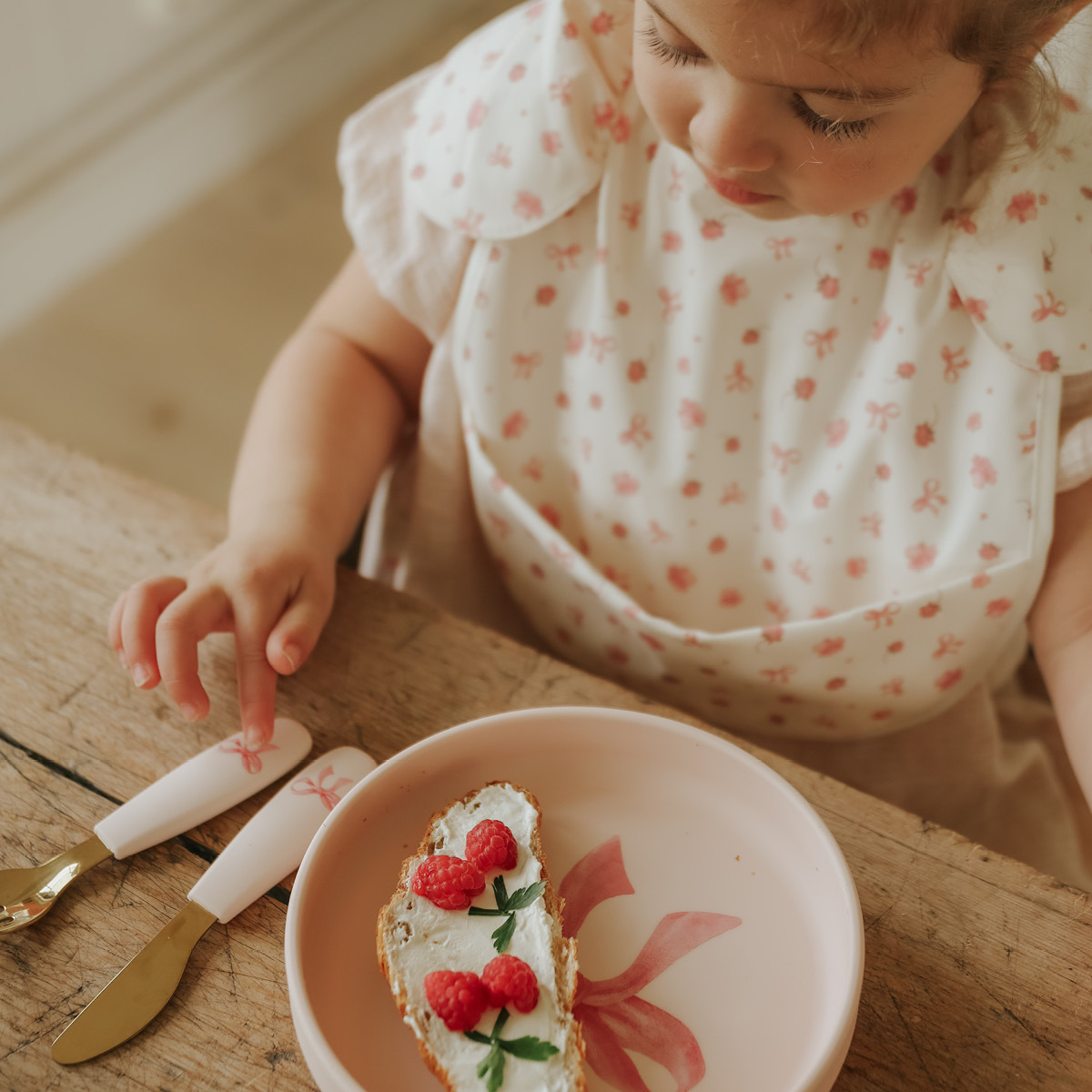 Elodie Details 防水口袋圍兜-小河玫瑰(Petit River Rose)
