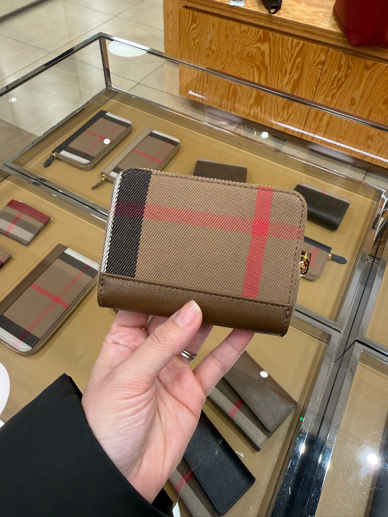 LYS01384 Burberry 經典格紋拉鏈短銀包