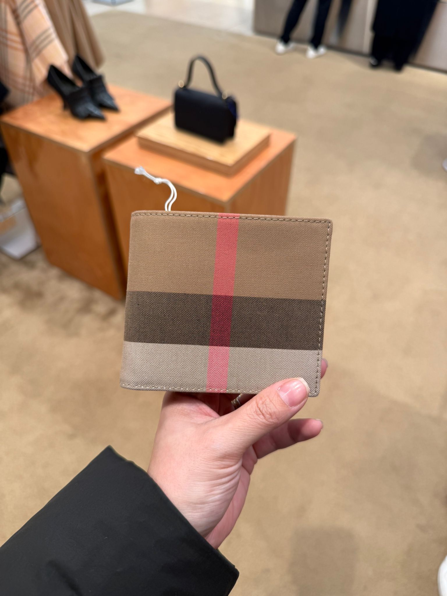 LYS01385 Burberry 經典格紋兩折銀包