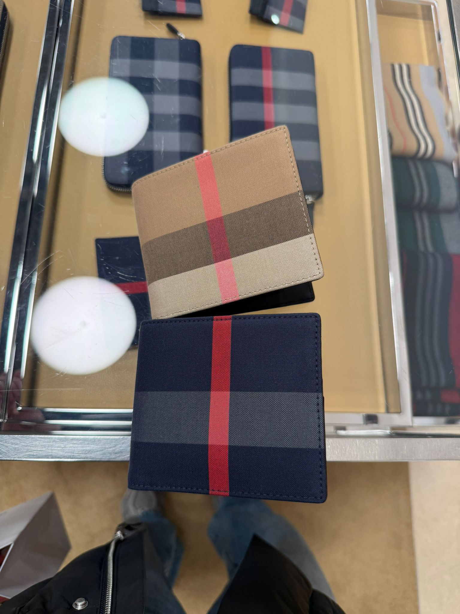 LYS01385 Burberry 經典格紋兩折銀包