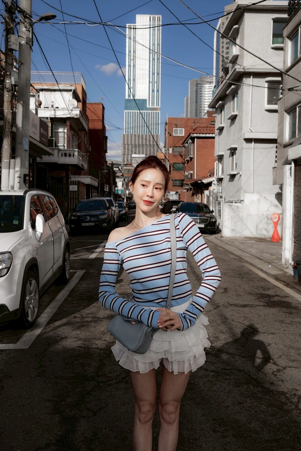 #AF57斜領配色條紋上衣(水藍/咖)