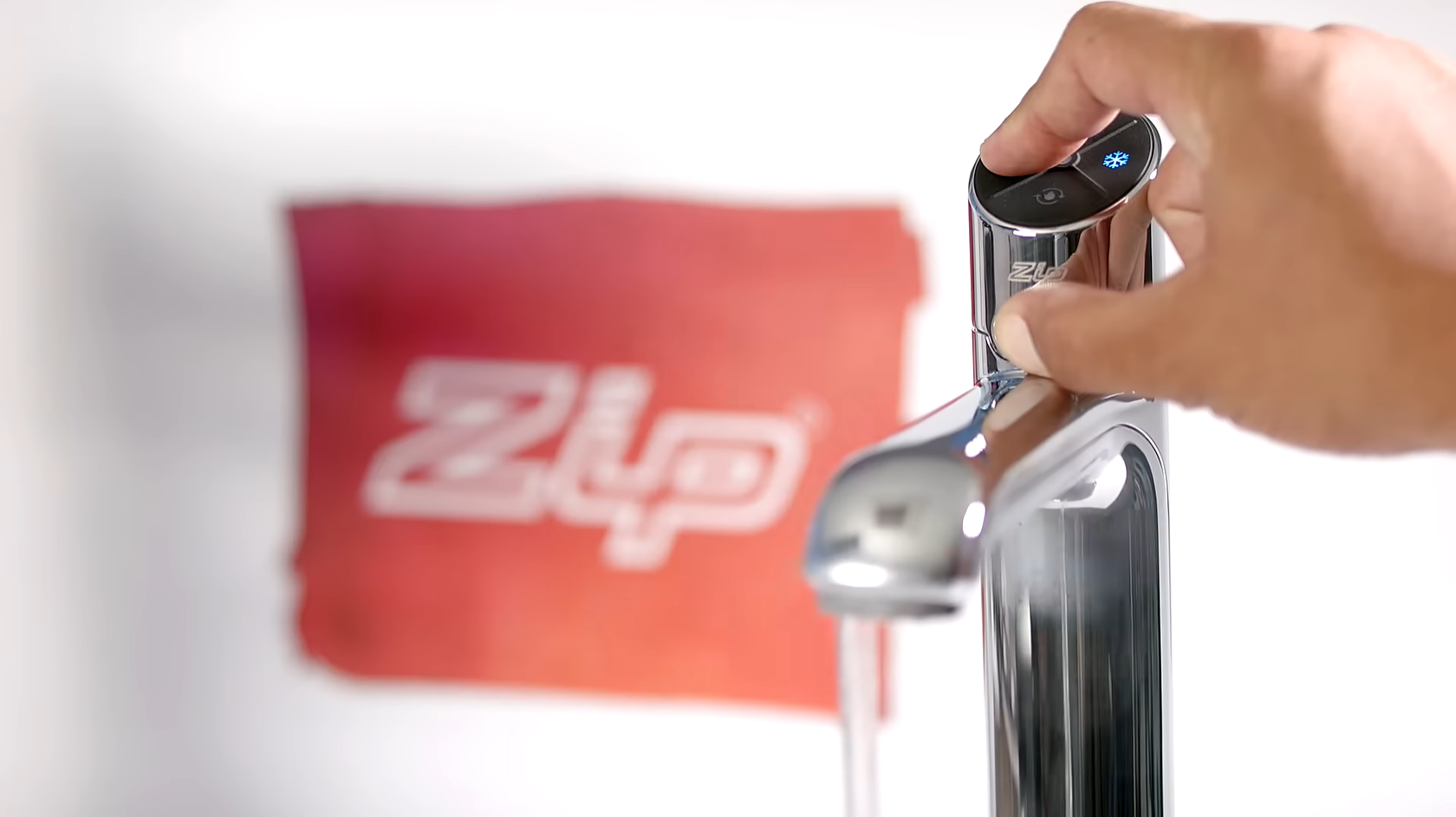 Zip Water HydroTap 水龍頭兒童鎖設計（必須同時按熱水掣同安全鎖）