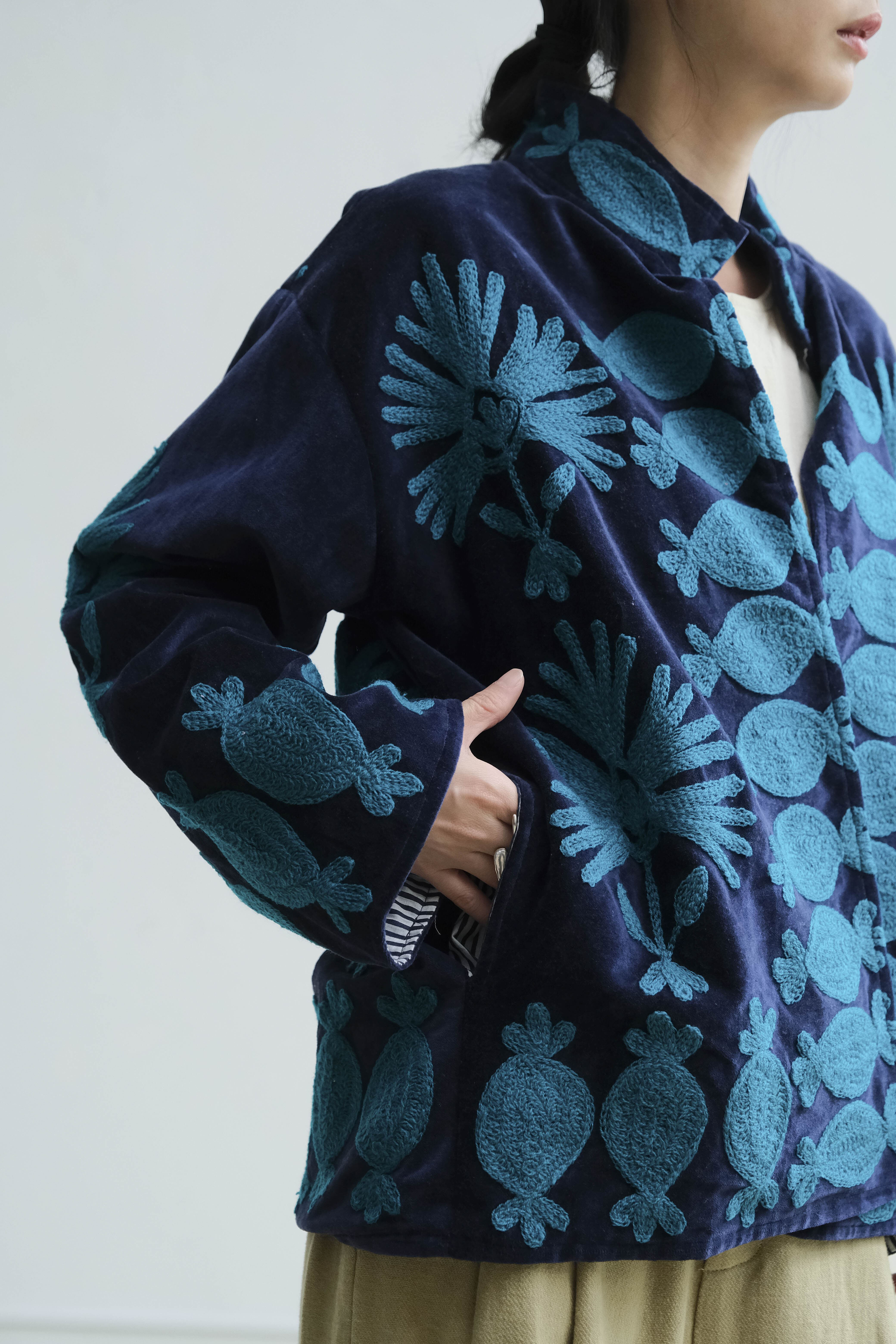 蘇札尼刺繡短外套 藍綠石榴