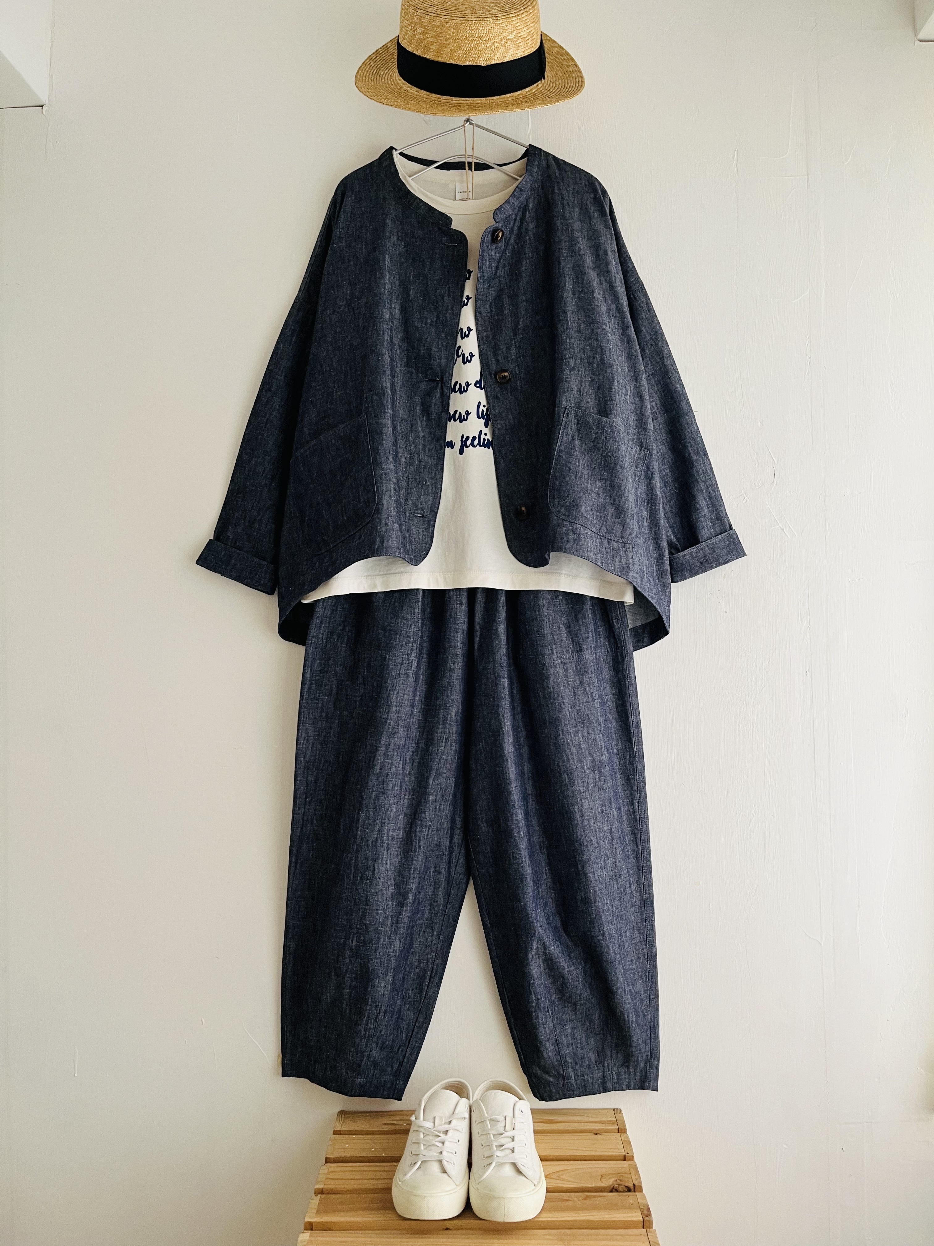 ⑨藍色薄料外套