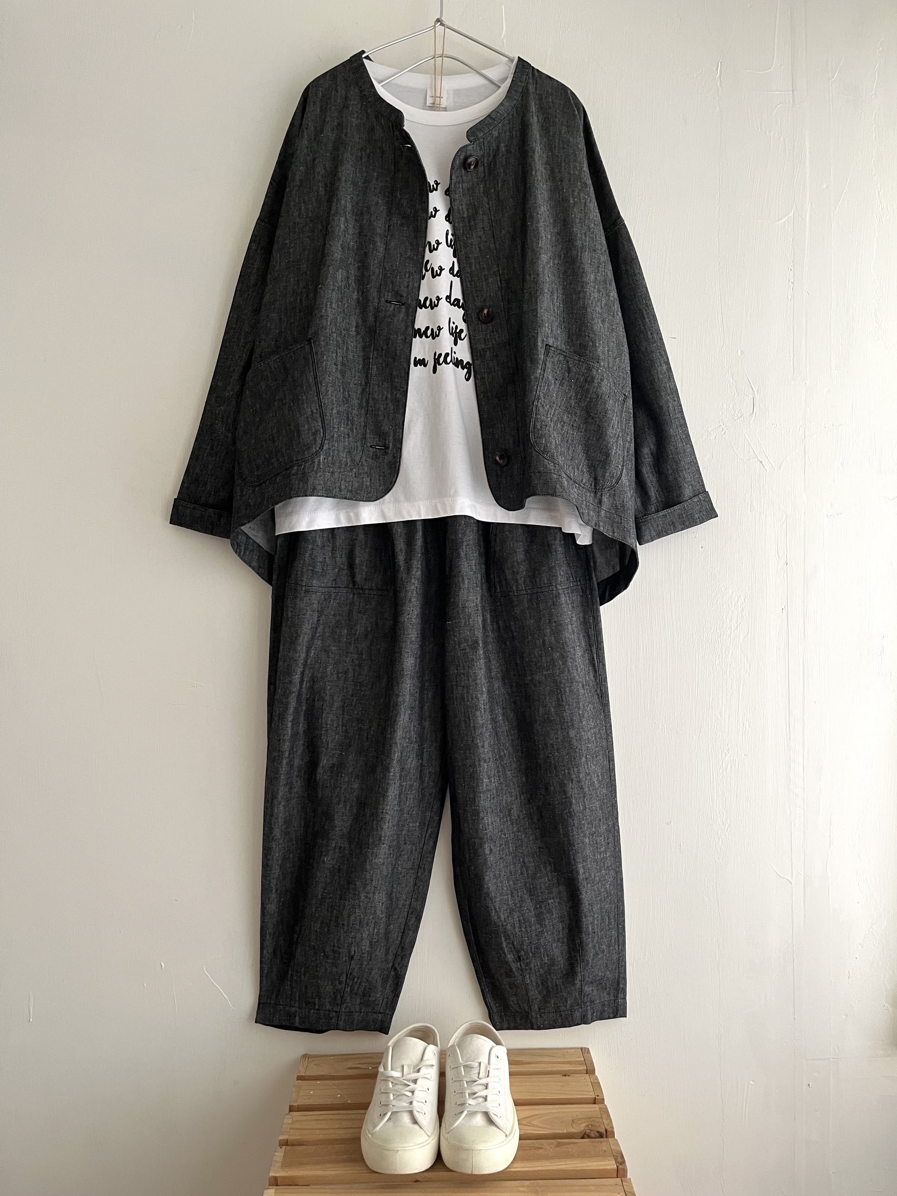 ⑨黑色薄料外套