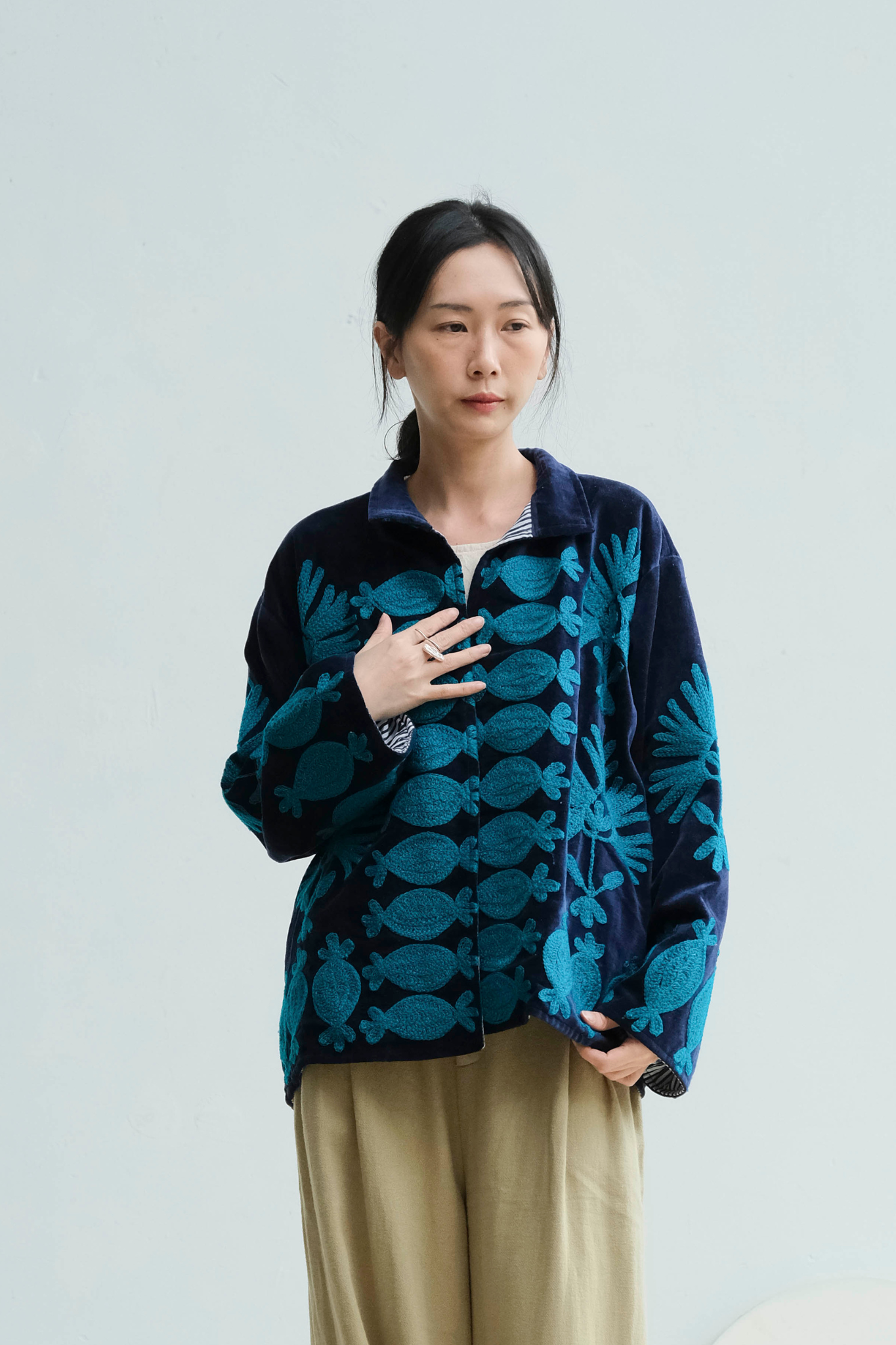 蘇札尼刺繡短外套 藍綠石榴