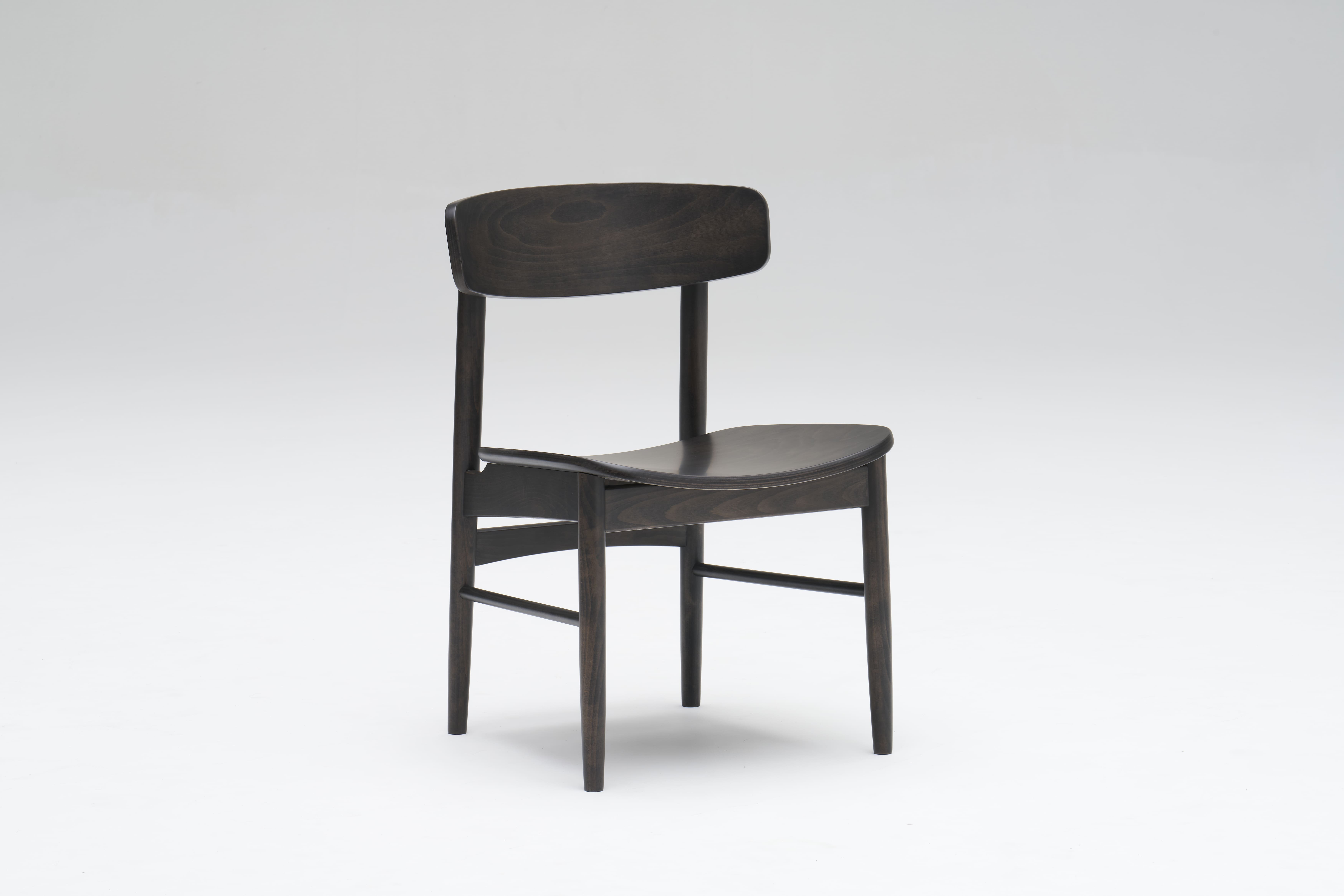 T Chair  燻黑色無垢餐椅