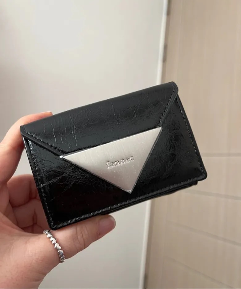 【OWN】FENNEC 錢包 小包 皮夾 卡夾 韓國限定 女生 金屬 皮革 皺褶 零錢包 黑色 銀色 深灰 中灰色 開心果綠 香草白