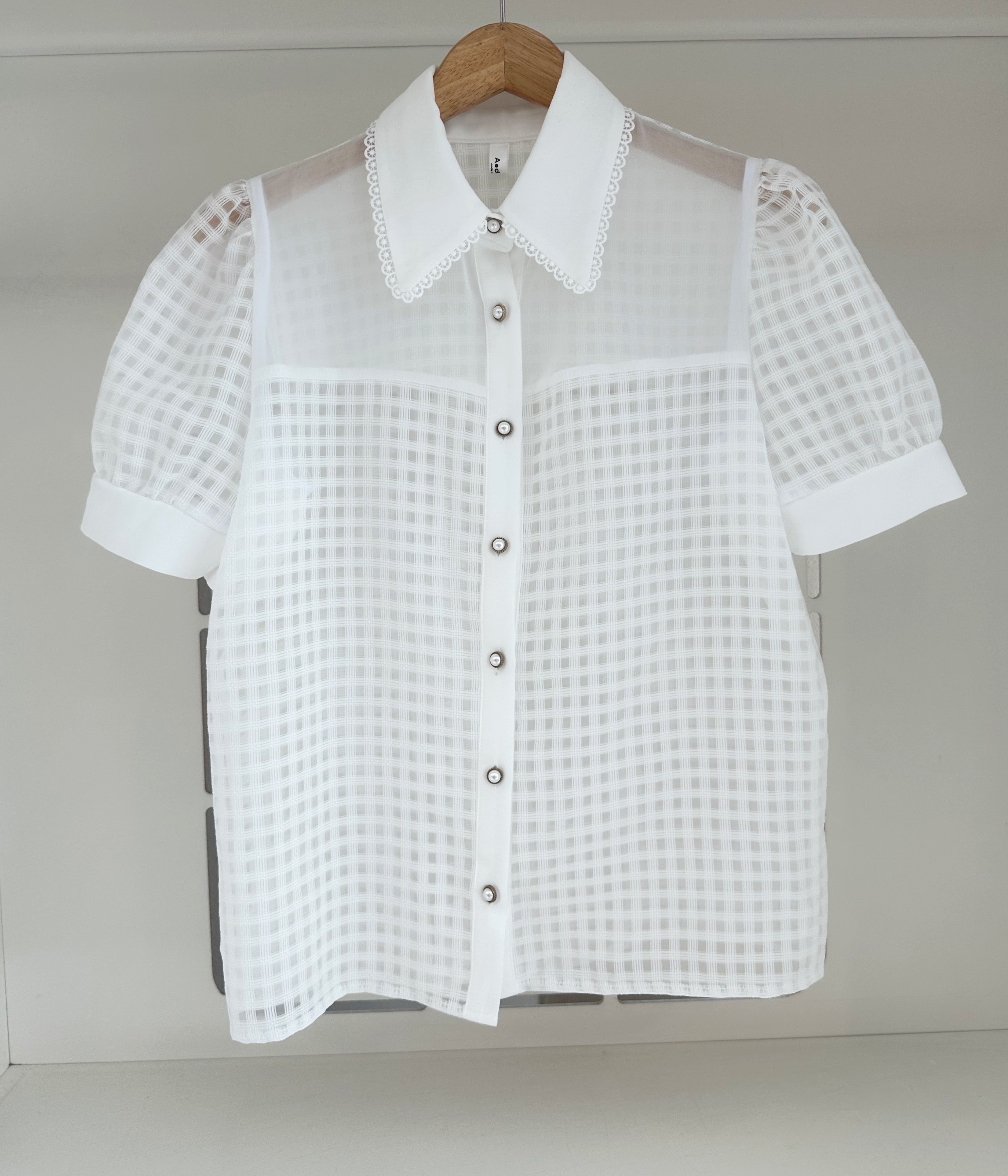 SHORT SLEEVE ORGANZA COLLARED BLOUSE