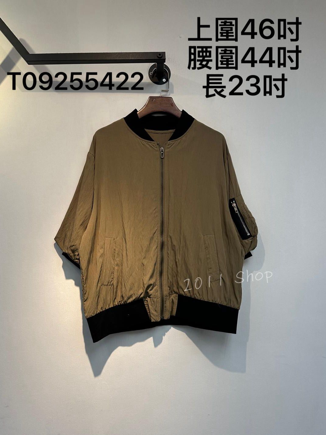 泡泡袖設計中袖拉鍊外套  上圍46吋 腰圍44吋 長23吋  T09255422