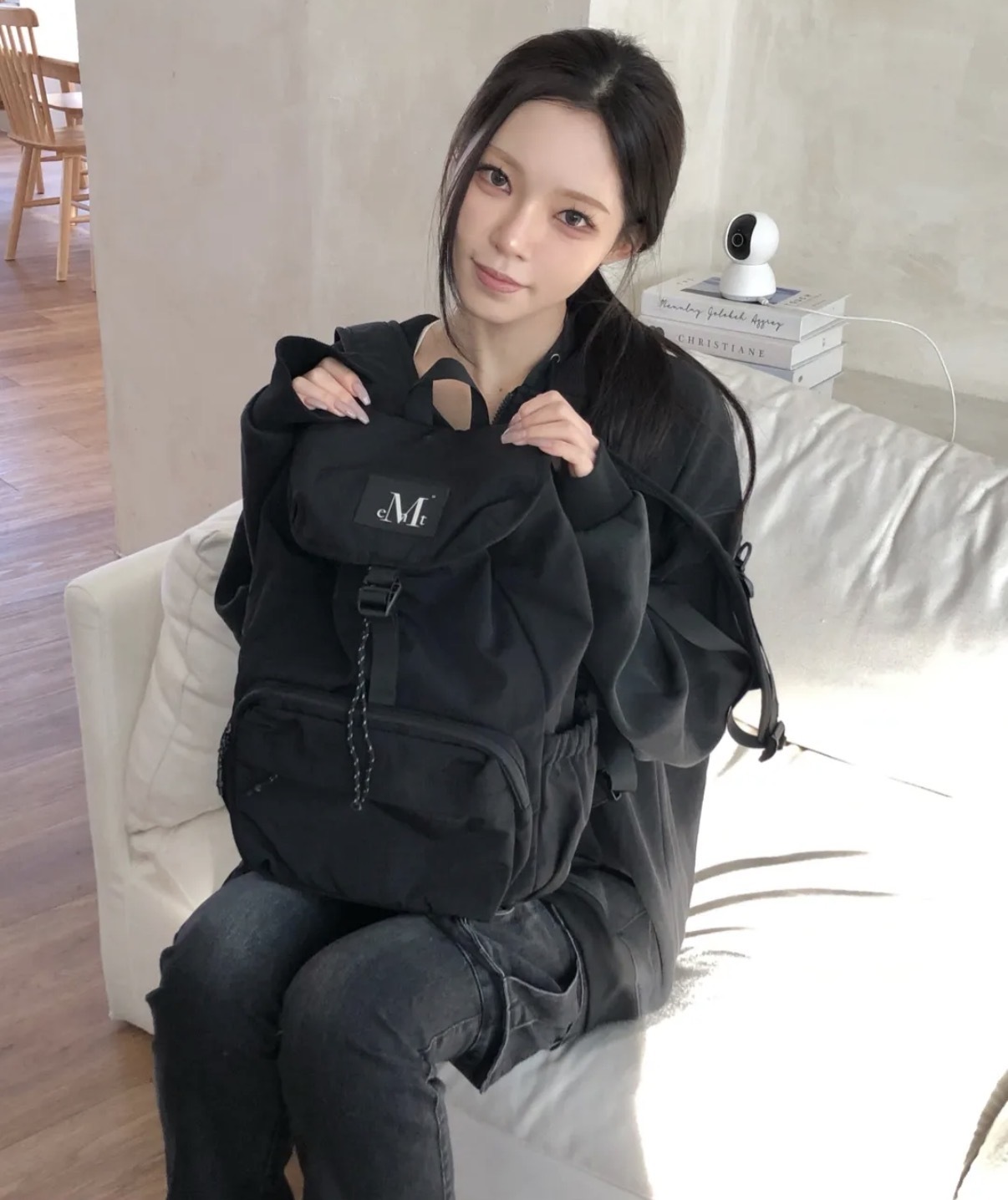 韓國🇰🇷連線 MUCENT 抽繩小Logo後揹包 多夾層 黑色 (任買兩件7-11免運)/預購