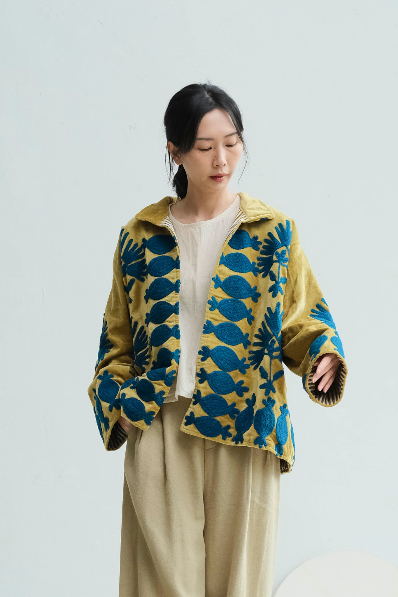 蘇札尼刺繡短外套 芥綠石榴