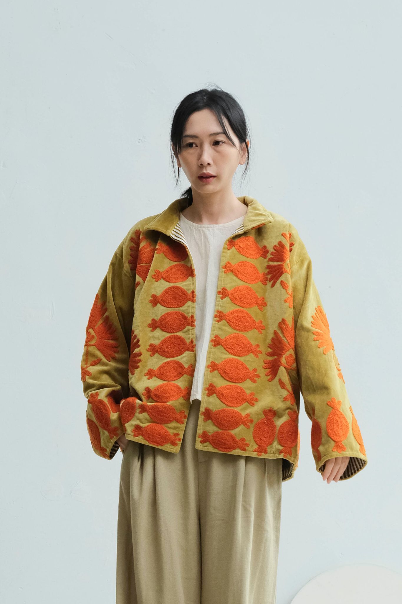 蘇札尼刺繡短外套 薑桔石榴