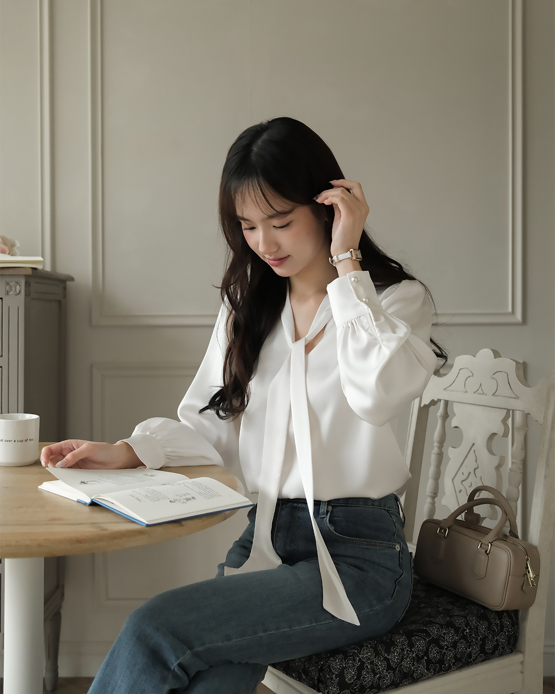 🚀當日出貨  Mood made │溫柔珍珠釦綁帶絲質上衣 ( 1 colors)