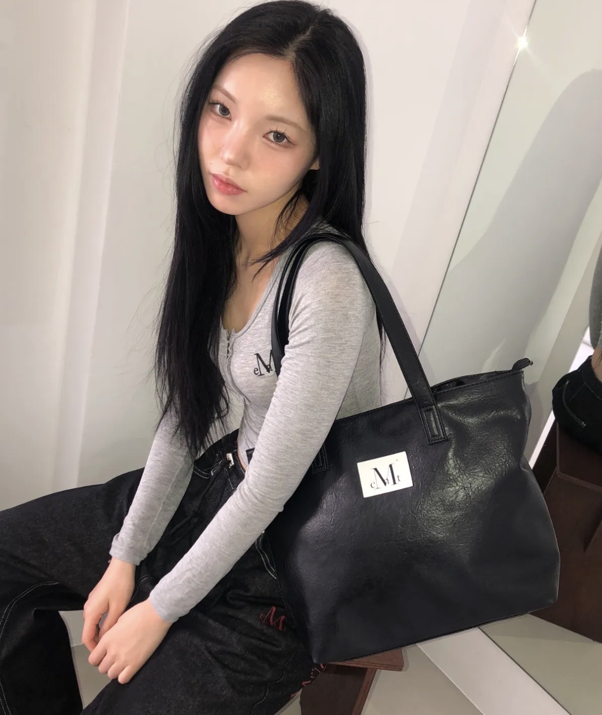 韓國🇰🇷連線 MUCENT 小標皮革托特包 蠟皮 亮面 黑色 咖啡色 (任買兩件7-11免運)/預購