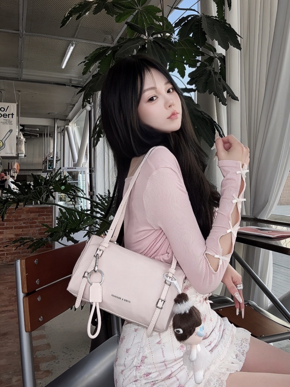 <春天的溫柔姐姐🌷>Charles & Keith 小CK Levy 小型肩背包 波士頓包 枕頭包  三色