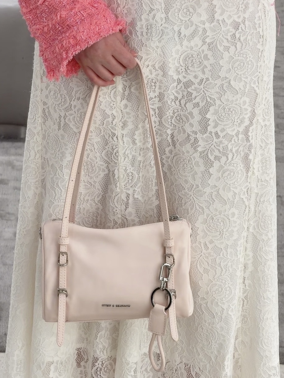 <春天的溫柔姐姐🌷>Charles & Keith 小CK Levy 小型肩背包 波士頓包 枕頭包  三色