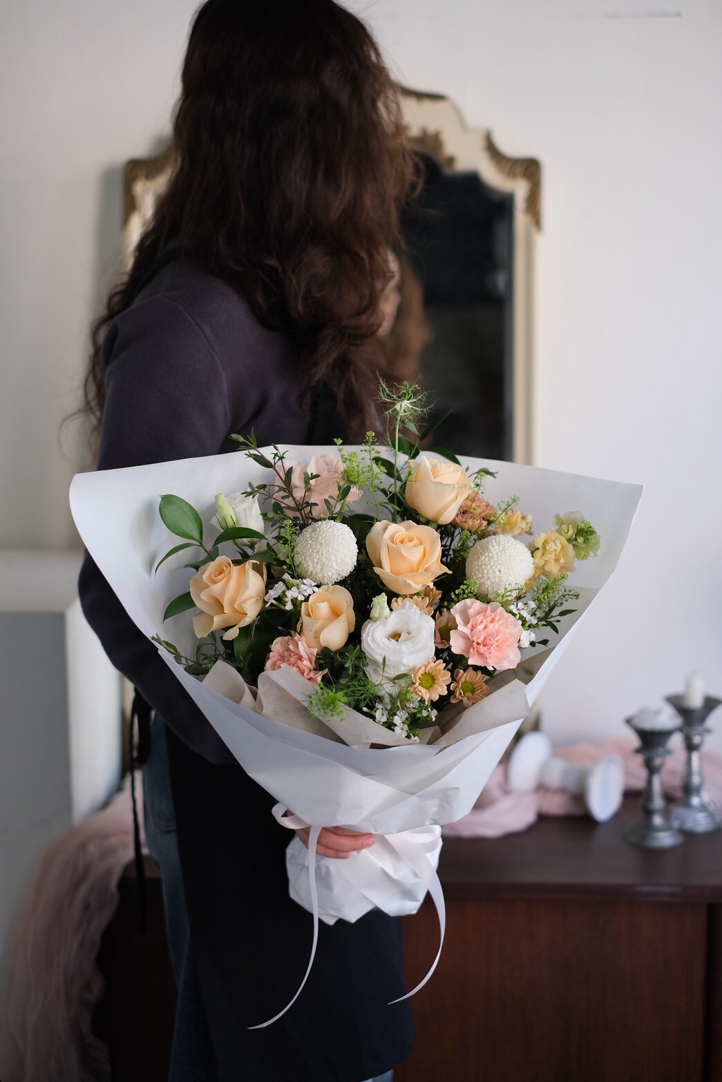 隨心所欲｜香檳白色系花束　　　[從輕捧到滿懷都是同樣的心意]