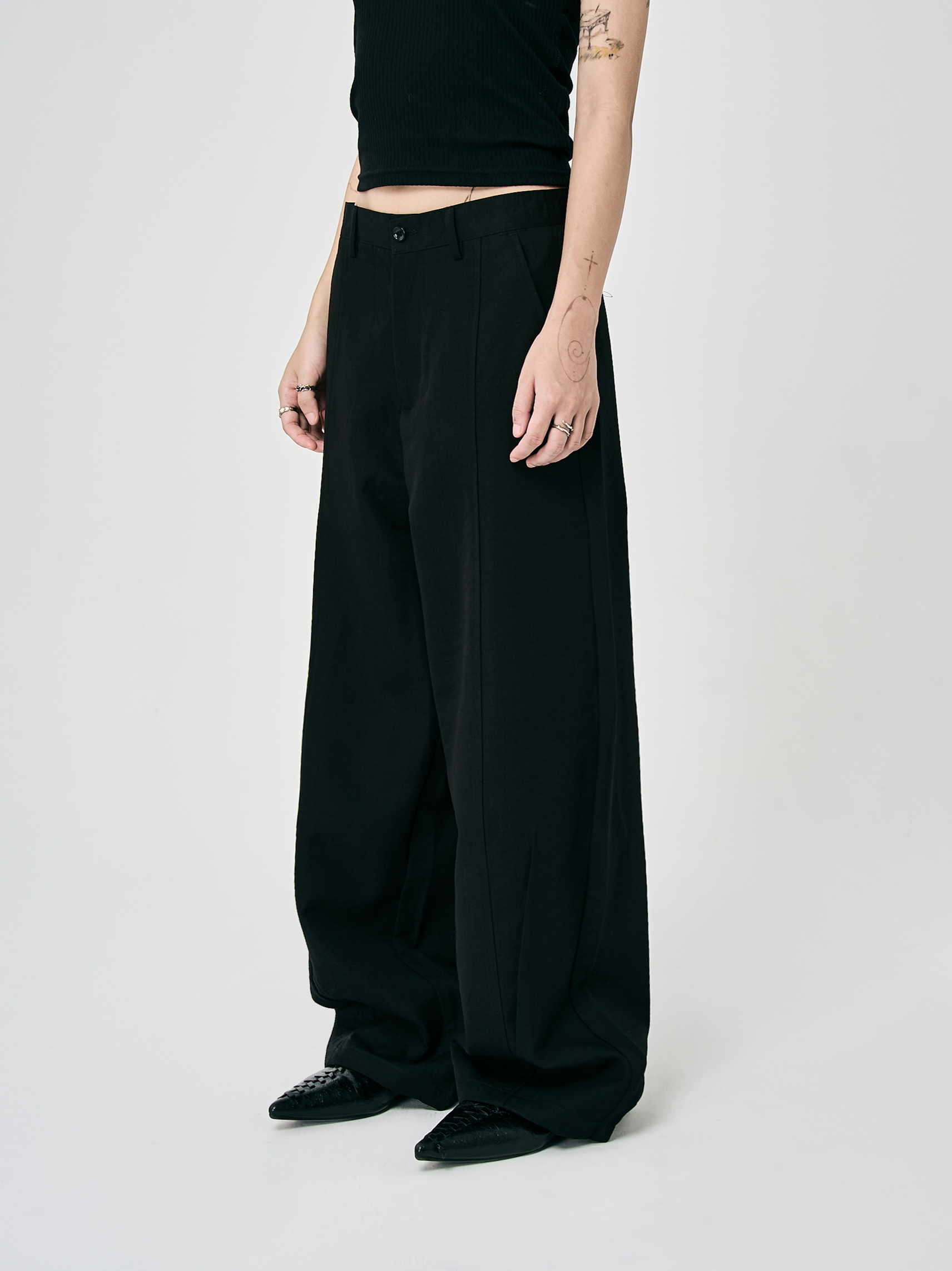 靜線寬版西裝褲-黑