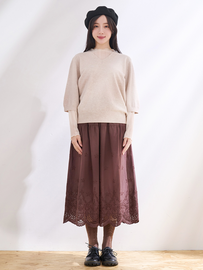 V領針織上衣木耳邊透膚上衣繡花寬褲組合