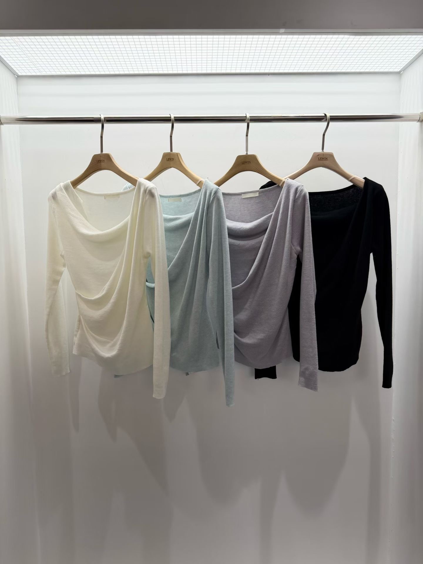 [店主穿搭] 氣質修腰線衫