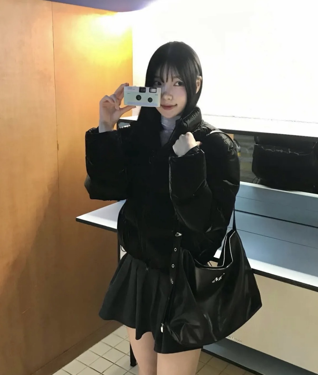 韓國🇰🇷連線 MUCENT 小Logo皮革側背包 肩背包 黑色 亮皮(任買兩件7-11免運)/預購