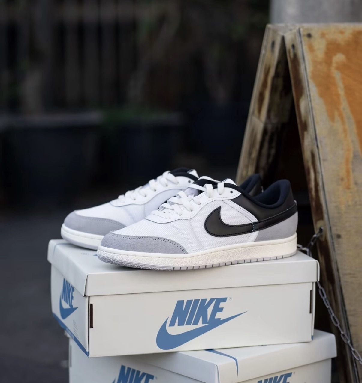 女鞋 NIKE W AIR JORDAN SKYLINE LOW 白黑灰 網布 麂皮 緩震 復古 運動鞋【IQ0704-101】