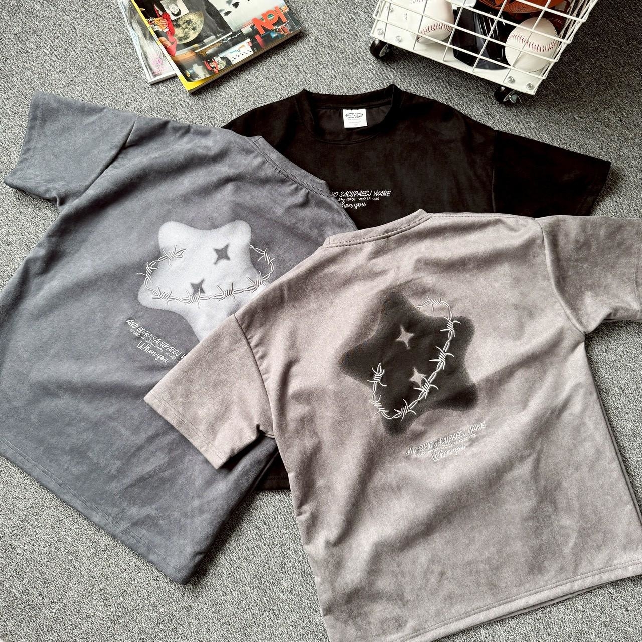 荊棘五角星刺繡麂皮短T 18957