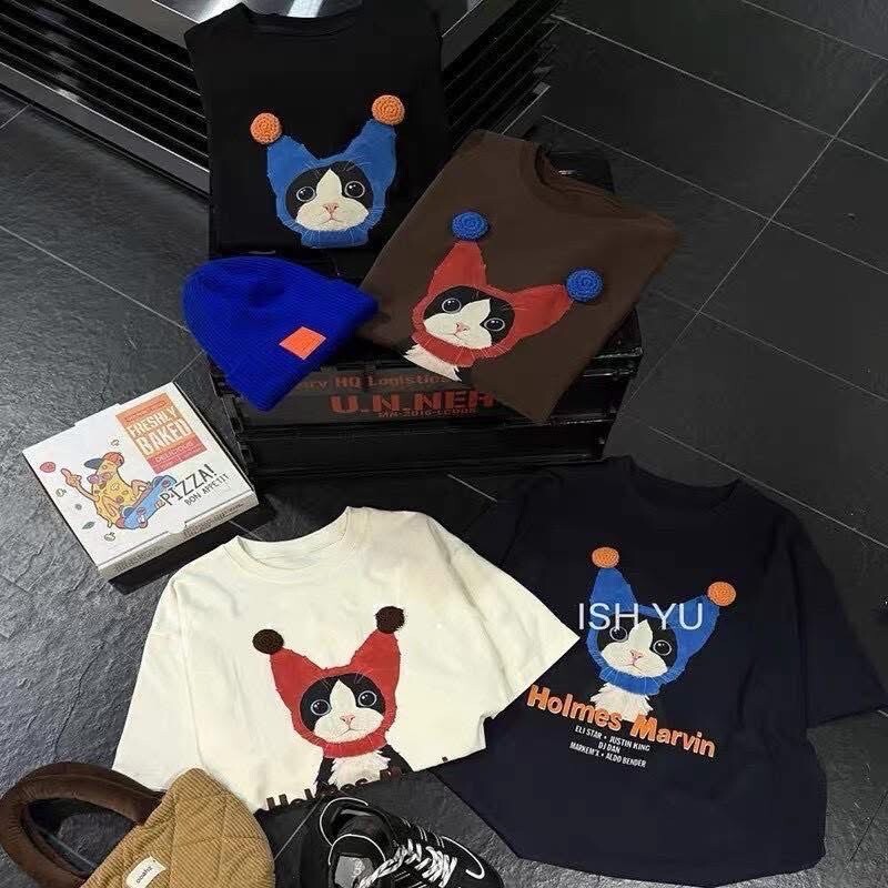 7001-黑貓戴牛角毛帽T